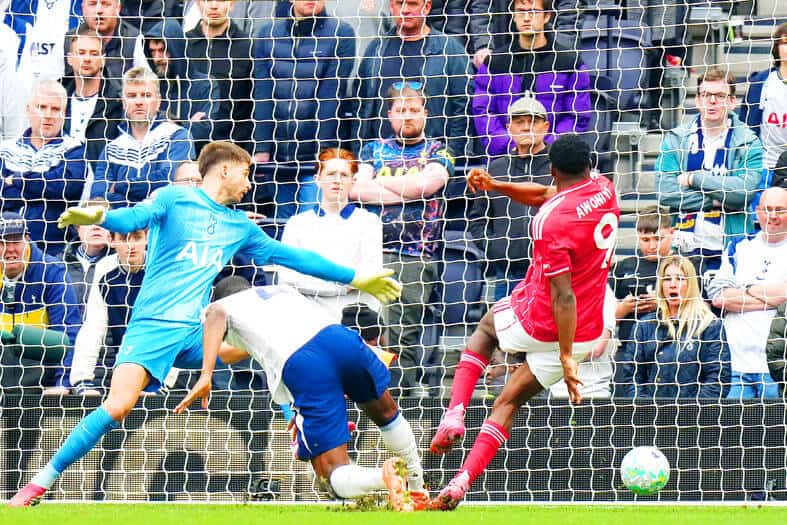 ฮ็อตสเปอร์ ยังโซนแดง! ชนะลีกหนแรกใน 16 เกมแต่ยังหนีตกชั้นไม่พ้น ต้องลุ้นทุกนัด